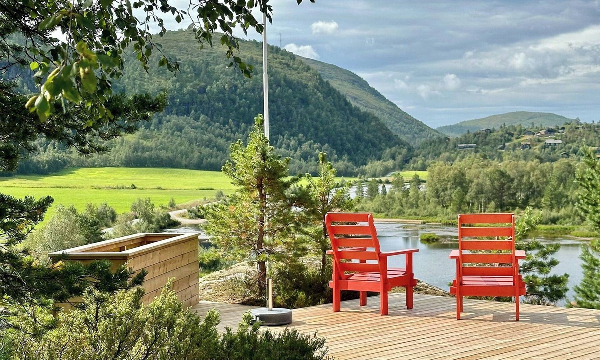 Fidjeland House | Retro cabin in scenic Sinnes location