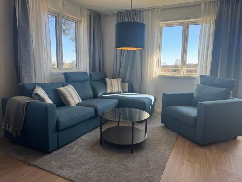Rimbo Apartment | Rimbo - Lägenhet med balkong och utsikt mot parken