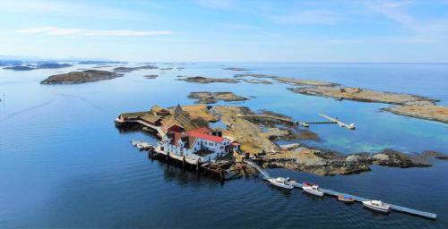 Aure Hotel | Ringholmen Sjøhus