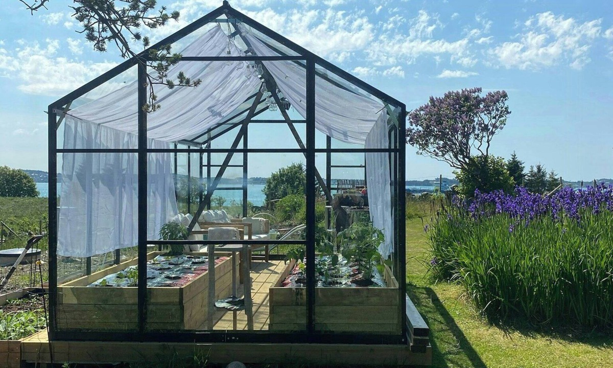 Vestre Amoy House | Romantic country cabin with fjord views on Åmøy