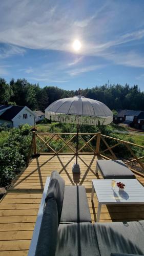 Bamble House | Romantic farmhouse with idyllic garden