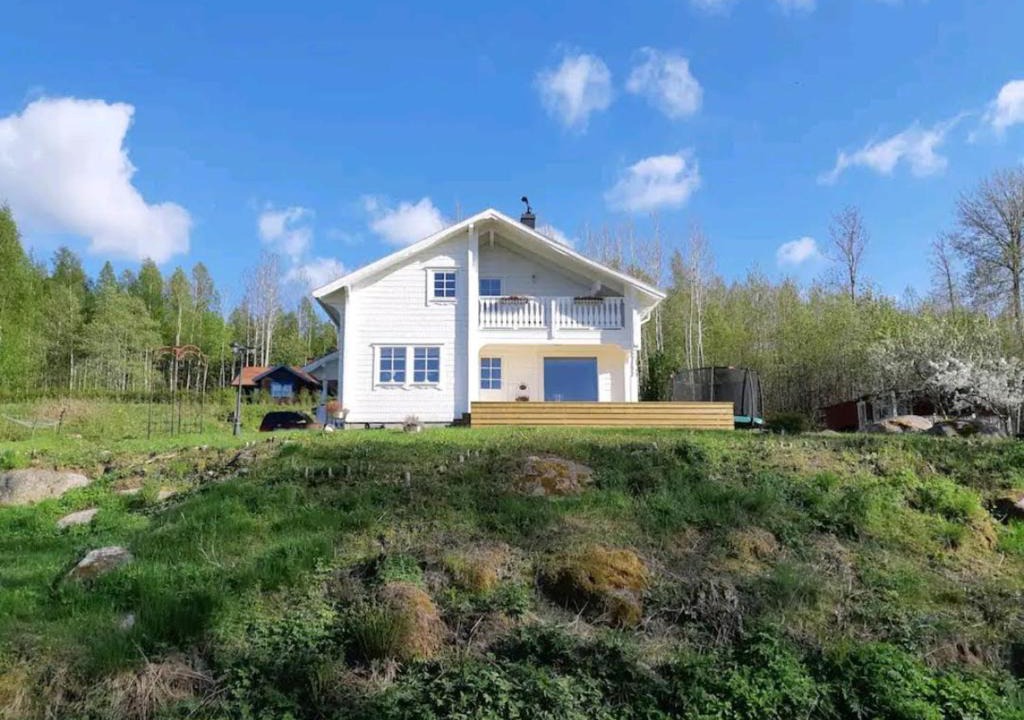 Vallsjobol House | Romantic Lakeview Guesthouse in Swedish Nature
