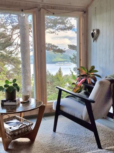 Glomset House | Romantic Off-Grid Cabin with Fjord & Mountain Views