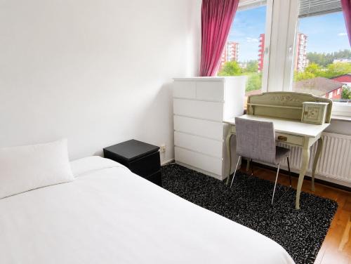 Akalla House | Room in Apartment with Shared Bathroom and Kitchen