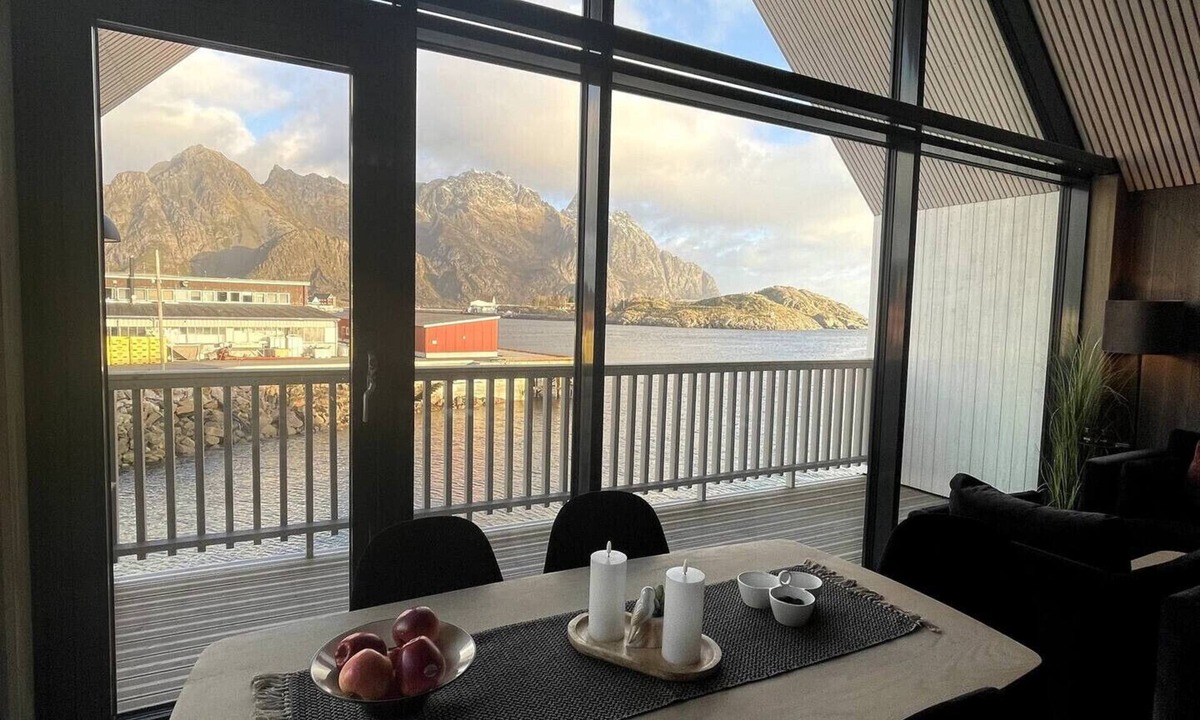 Henningsvaer Apartment | Rorbuleilighet i toppetasjen i Henningsvær