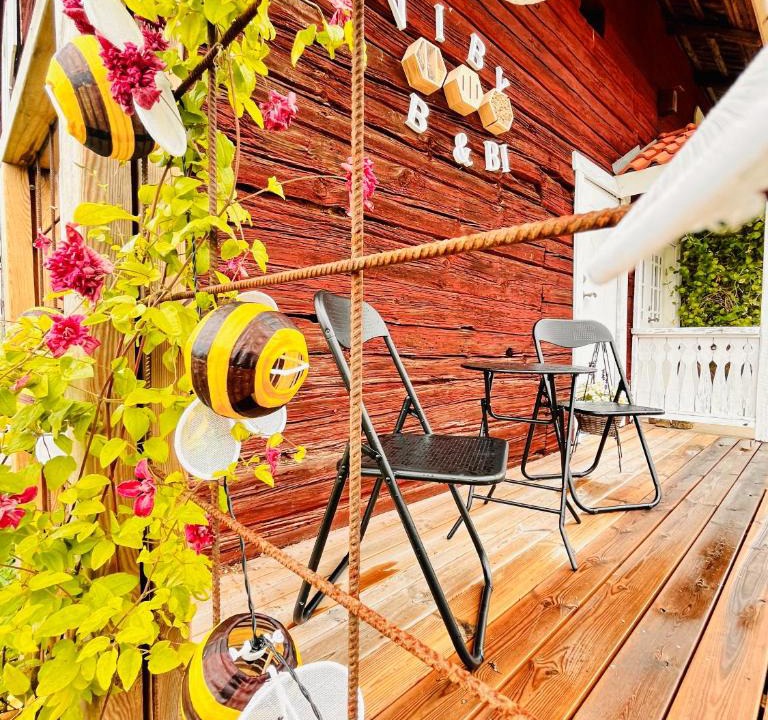 Vretstorp Bed & Breakfast | Rosengården - Viby B&Bi