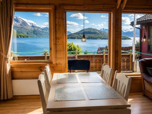 Flakstad Ski Chalet | Ryten View Retreat