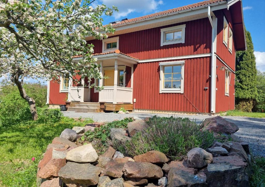 Uppsala Villa | Sällinge House - Cozy Villa with Fireplace and Garden close to Uppsala