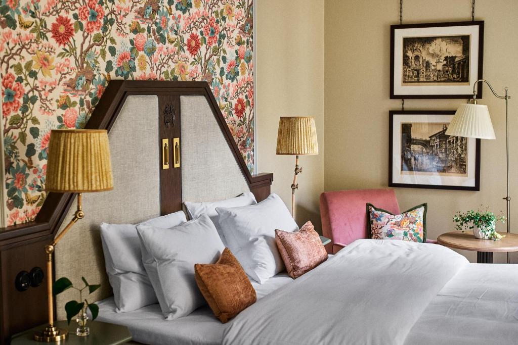 Sentrum Hotel | Savoy 1918, a member of Small Luxury Hotels of The World