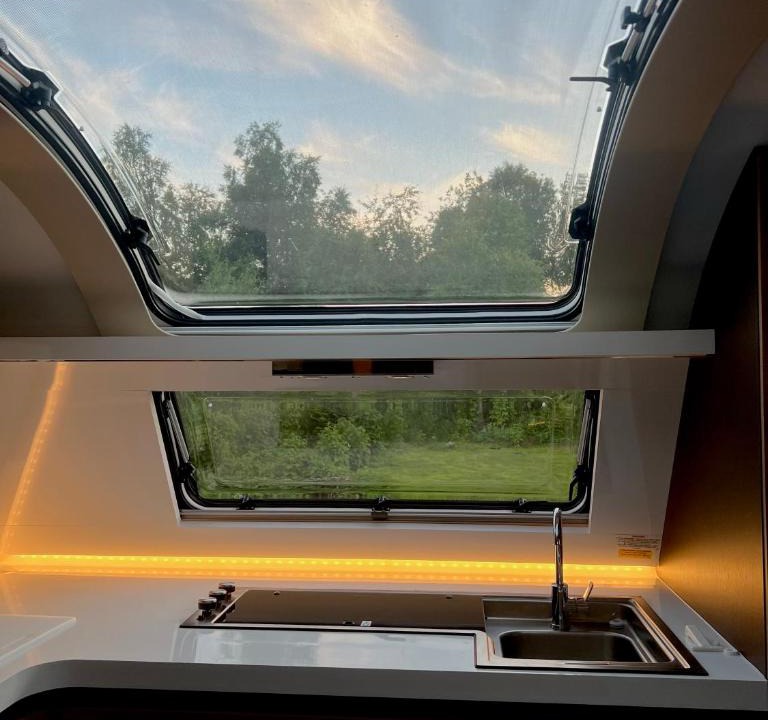 Skjervoy Other | Scandi Hotel on Wheels !The Peak of Your Dreams