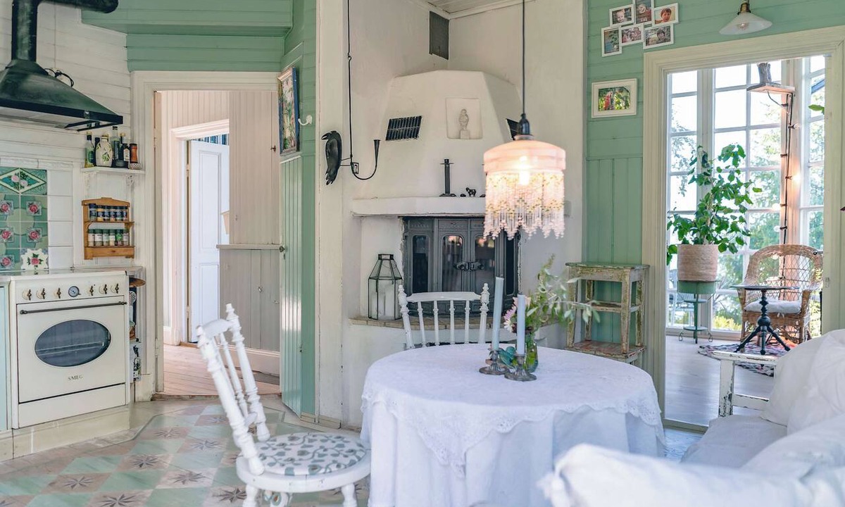 Saltsjo Boo Villa | Scenic Villa in Saltsjo Boo Overlooking the Sea