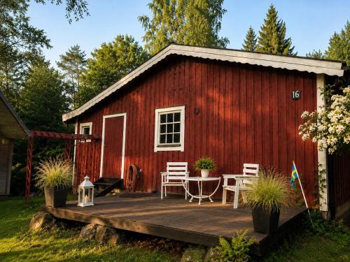 Hallabro House | Schwedenmagie Traumhaus am See mit Gästehaus