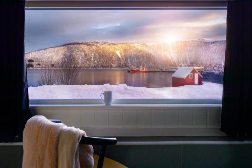 Botnhamn Apartment | Sea & Aurora Views, New 1BR near Segla-Hesten