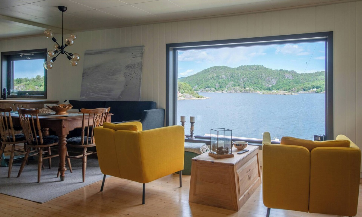 Porsgrunn House | Sea view and idyll in charming island cabin