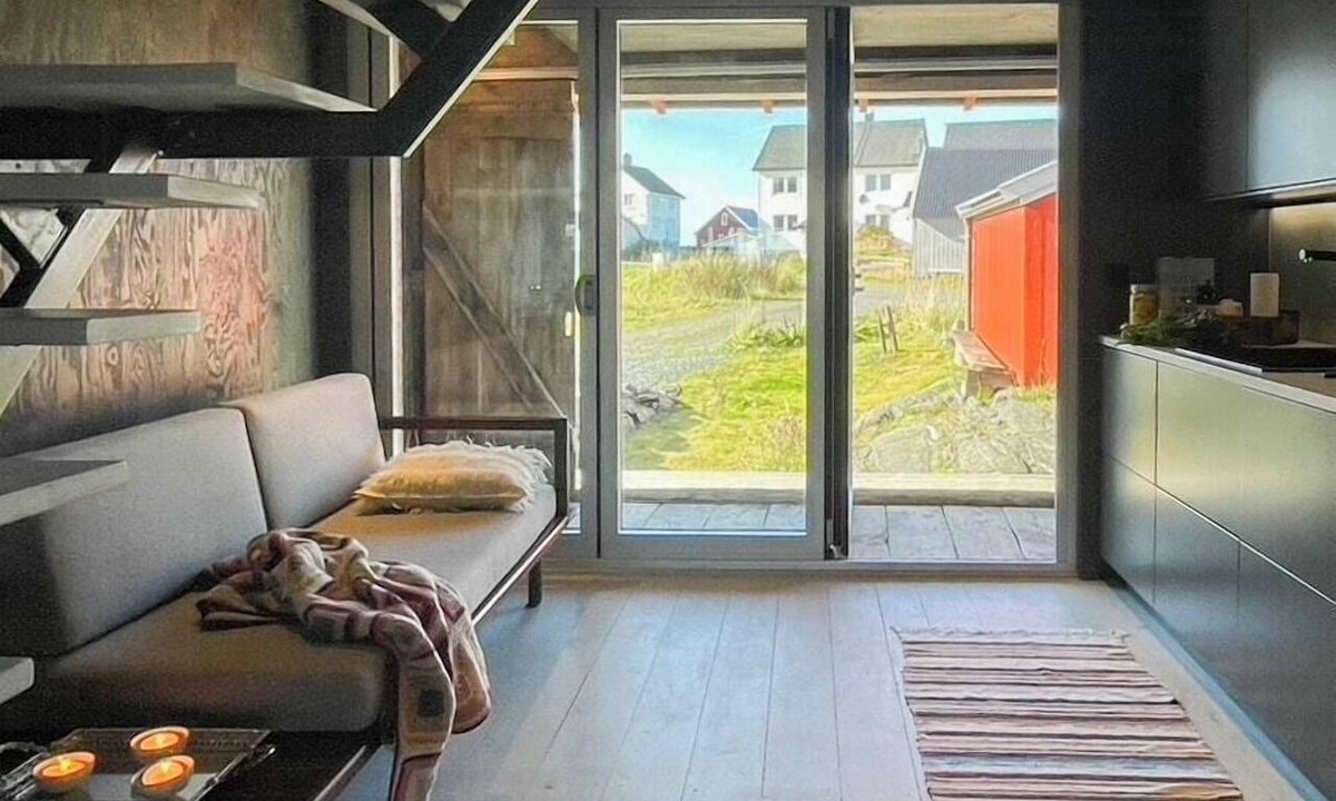 Veiholmen House | Seaside boathouse in Veiholmen