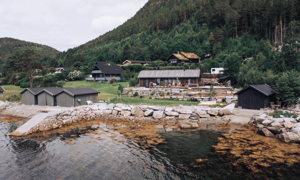 Torjulvagen House | Seaside cabin with panoramic views in Alvundfjord
