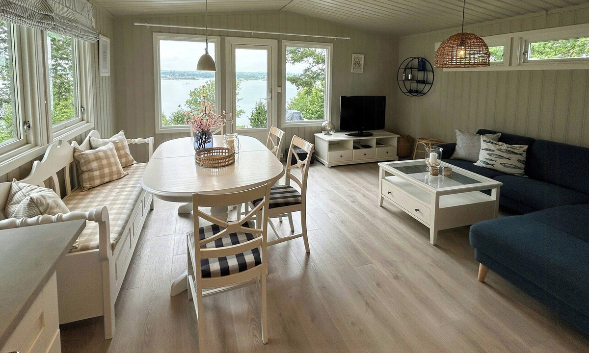 Larvik House | Seaside cabin with panoramic views of Viksfjord