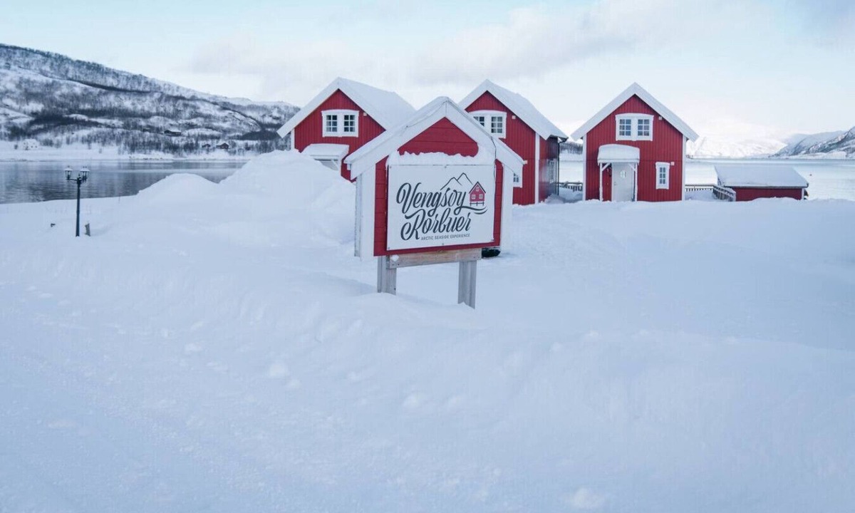 Kvaloya Cabin | Seaside Cabins Near Tromsø | Northern Lights Views