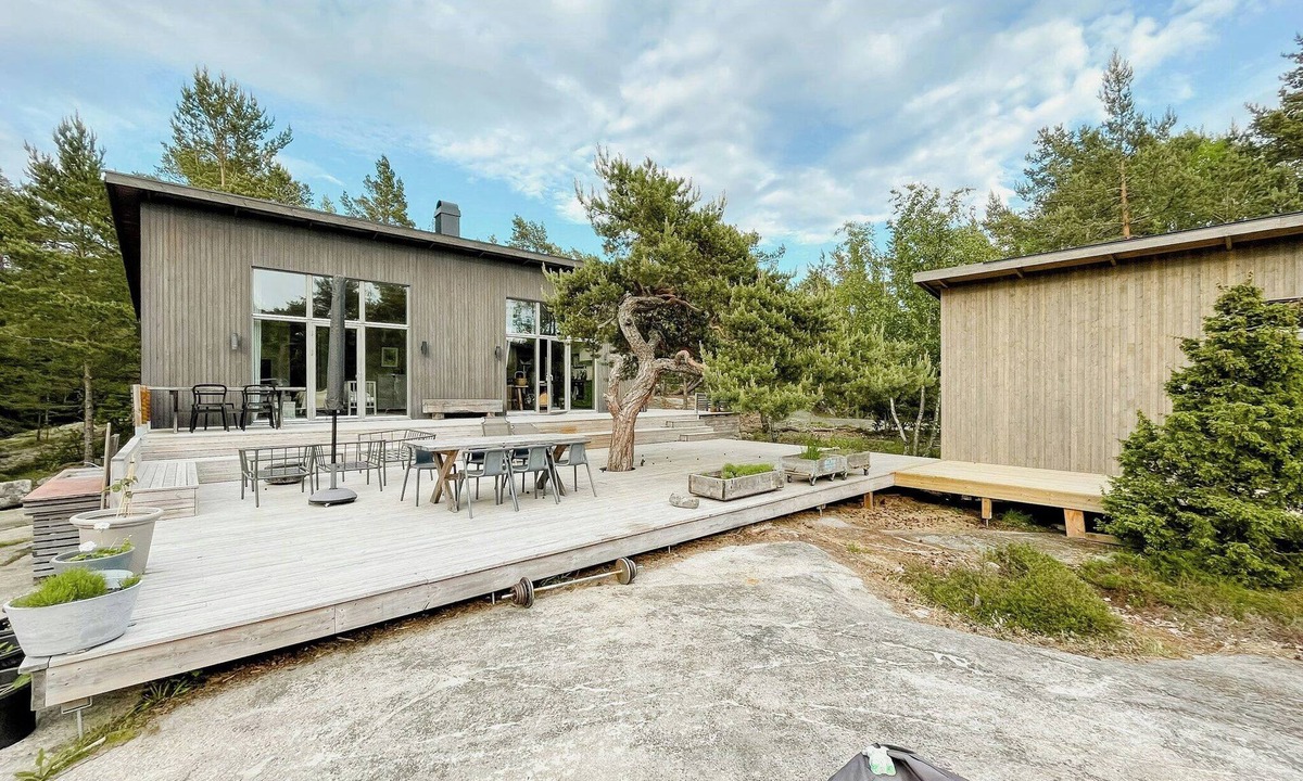 Moja House | Seaside retreat with sauna on Södermöja