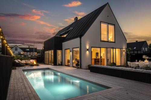 Skillinge Villa | Seaside villa with pool