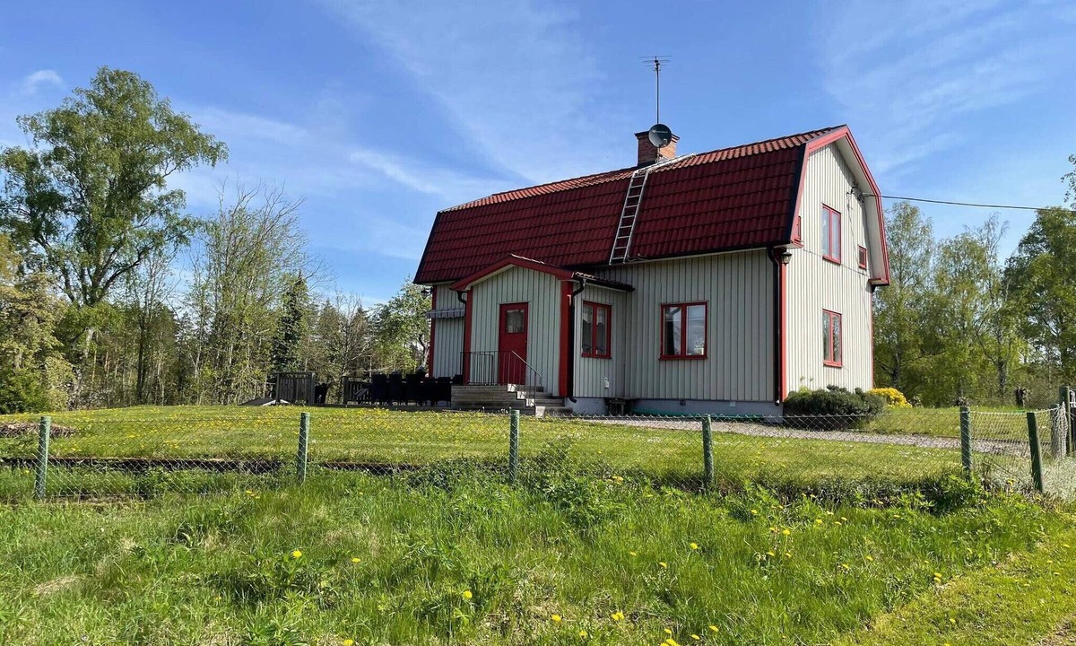 Kristdala House | Secluded House with Garden and Lakes