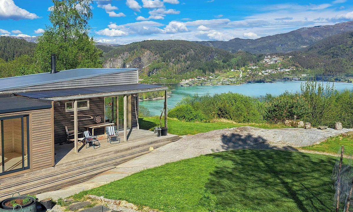 Hyllestad House | Self-built cabin with views over Leirvik