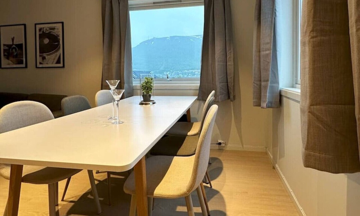 Tromso Apartment | Sentrumsnær leilighet med 5 soverom - Montis