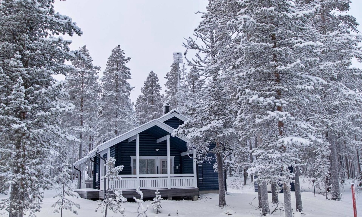 Akaslompolo House | Sinikiiruna by Interhome