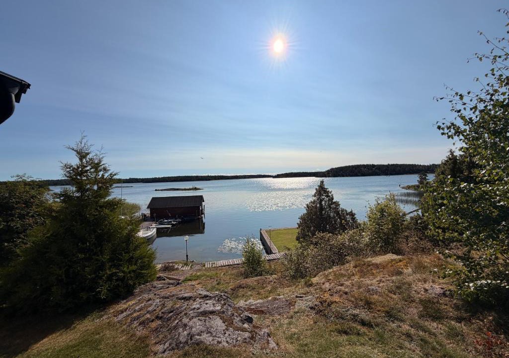Spiken House | Sjönära boende i Vänerns skärgård