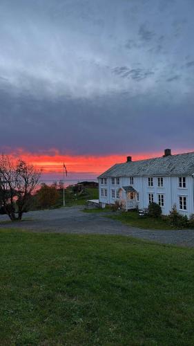Bud House | Sjønært småbruk