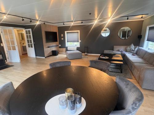 Leknes Apartment | sjøveien 43 topp floor