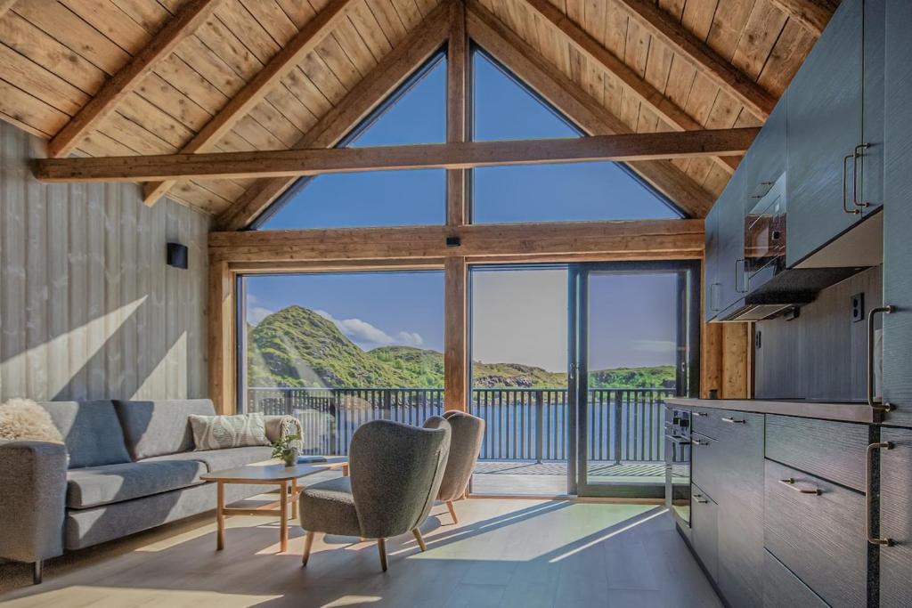 Bo Municipality House | Skårvågen Oceanfront Lodge