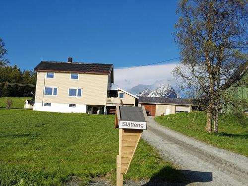 Svensby House | Slåtteng