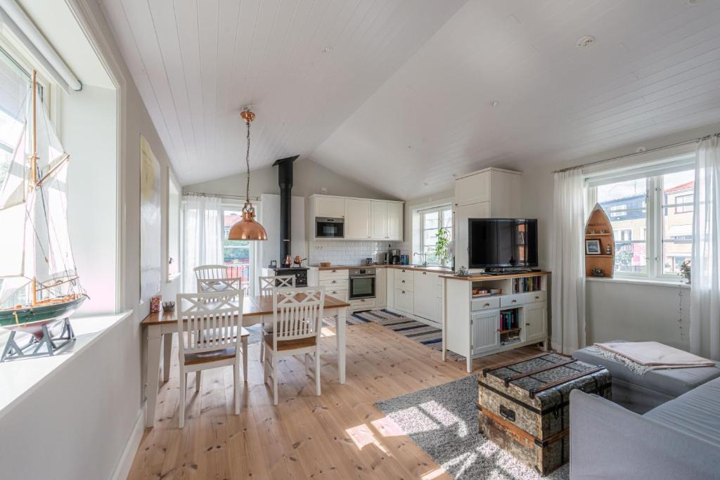 Vaxholm Apartment | Small Red House In Central Vaxholm