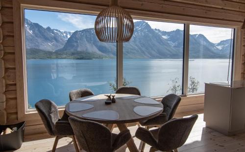 Tromso House | Sommarbukt Nordlys - Private Arctic Retreat near Tromsø