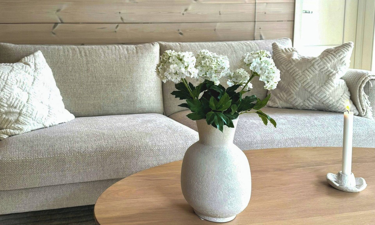 Lyngdal House | Spacious family cabin by the Lyngdal coastline