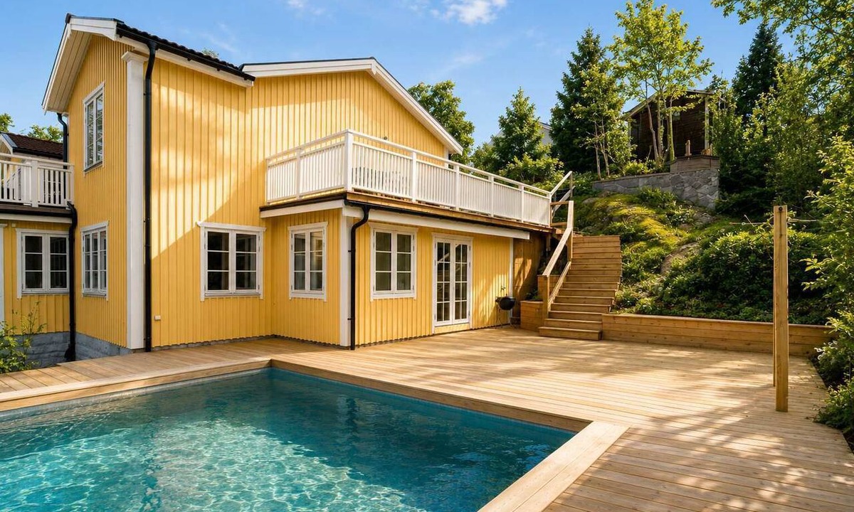 Klingsta Villa | Spacious Family Villa with Pool & Spa in Djursholm