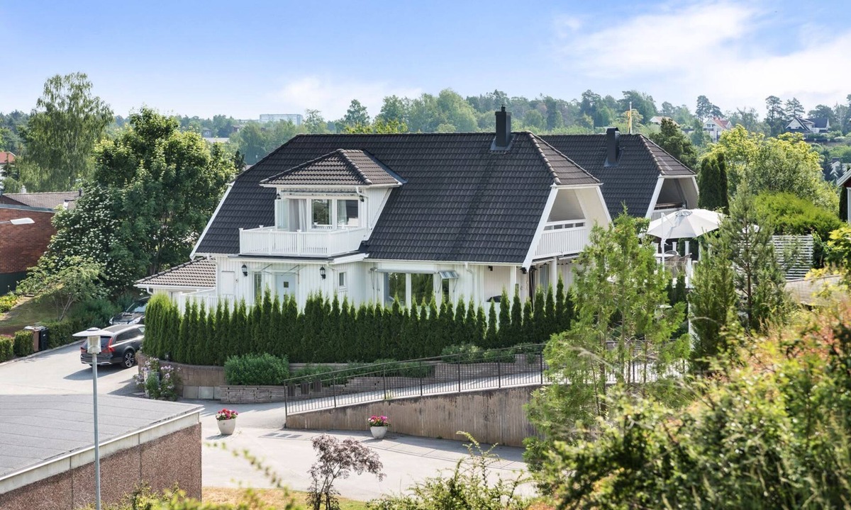 Hasselby Villa | Spacious Family Villa, Large Terrace, 3BR