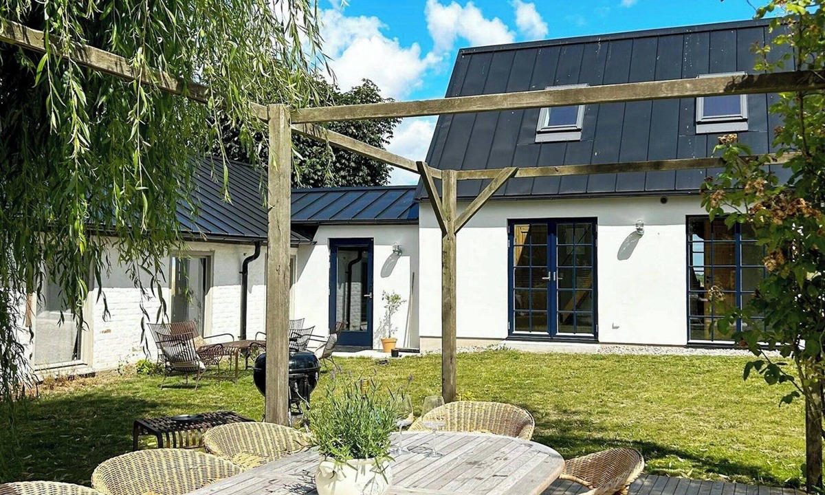 Borrby House | Spacious house with sea views in Österlen