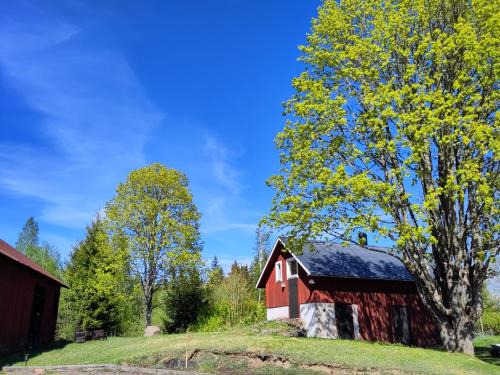 Molkom Apartment | Spacious loft with wood-burning stove, quiet and rural location