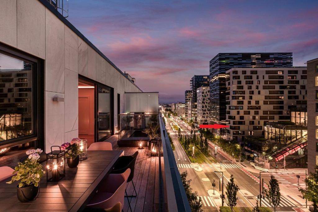Bjørvika Apartment | Spacious modern 3BR apartment at CENTRAL OSLO barcode