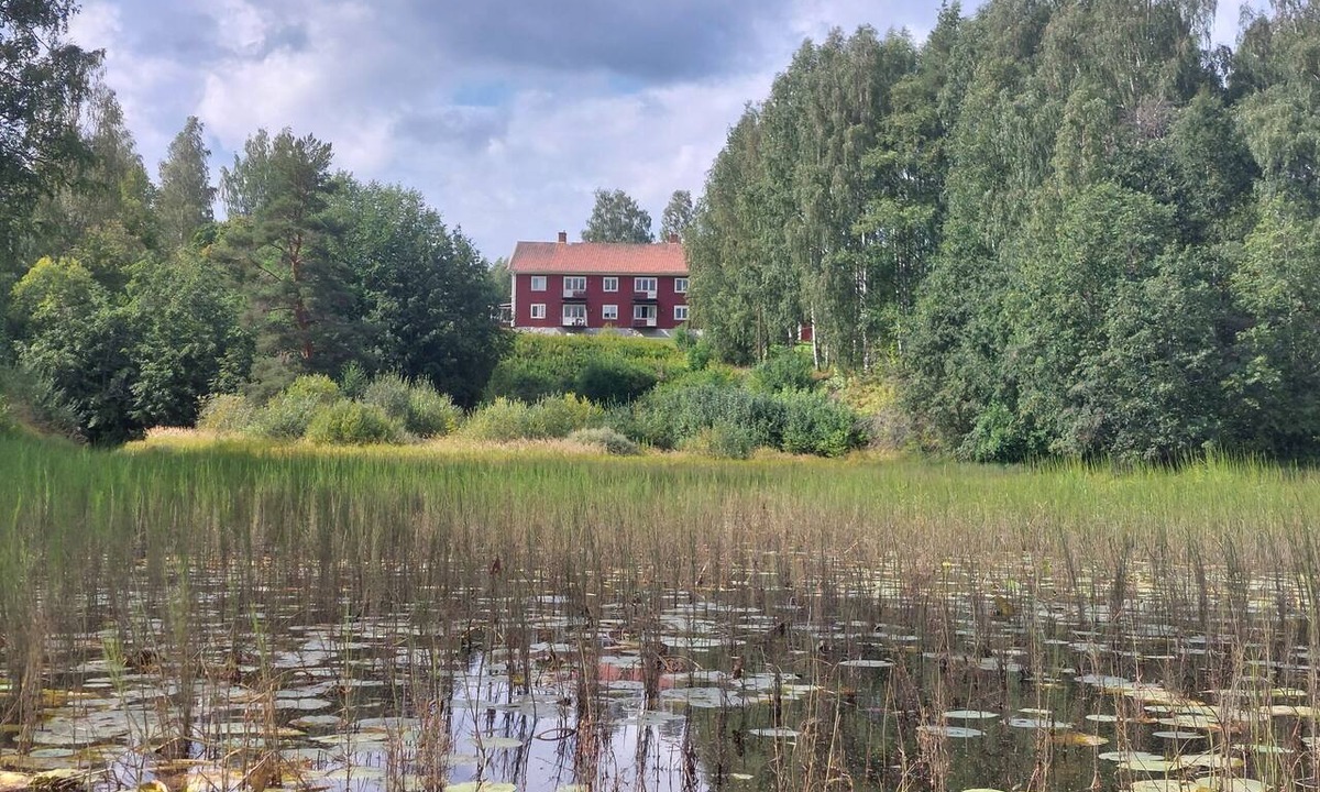 Voxnabruk Apartment | Spacious Vacation Apartment for 2 – River View, Nature, and Time to Yourself