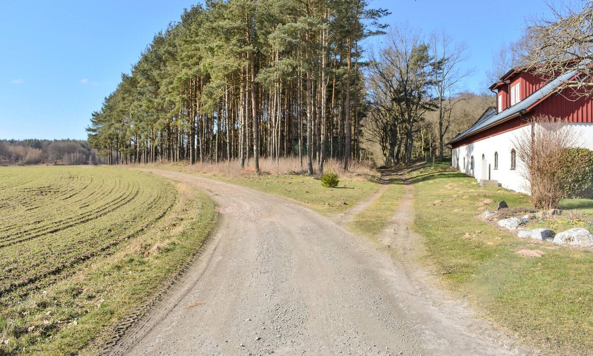 Blentarp Apartment | Spacious vacation apartment on former farm
