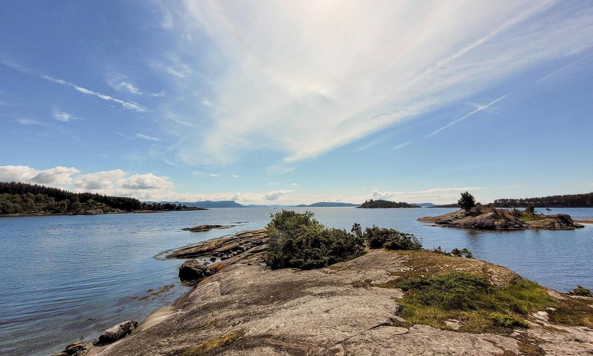 Nedstrand House | Spend relaxing summer days in this spacious vacation home on the peninsula, Nedstrand.
