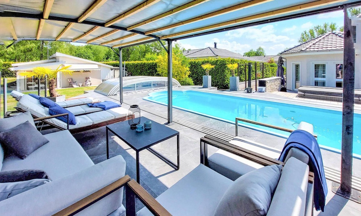Billesholm House | Spend wonderful vacations in this vacation home with outdoor pool and jacuzzi