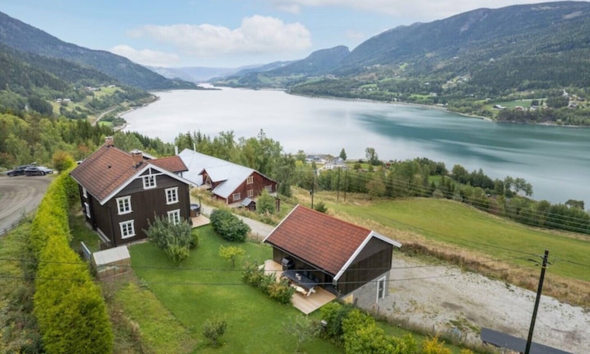 Skeikampen Villa | Stamp and Sauna! Small Farm With Fantastic View!