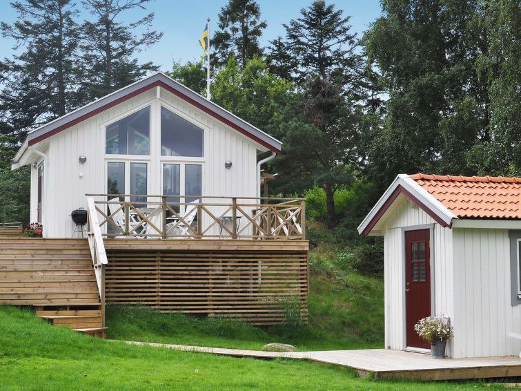Stenungsund Villa | Stenungsund Holiday Home, Sleeps 4 with WiFi