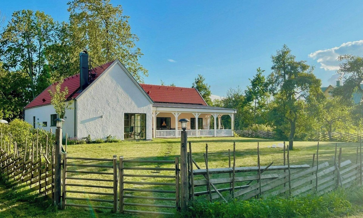 Katthammarsvik House | Stone house with sea view in Katthammarsvik