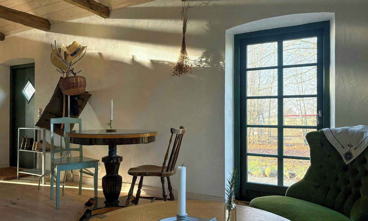 Trelleborg House | Stone house with thatched roof on 1750s farm