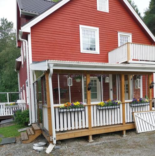 Ostersund Villa | Stor villa i lantlig miljö i Torvallaby Östersund Jämtland